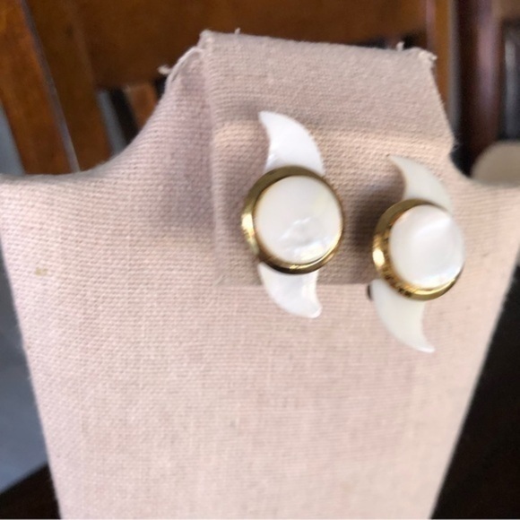 Vintage Screw Back Earrings - Picture 2 of 5